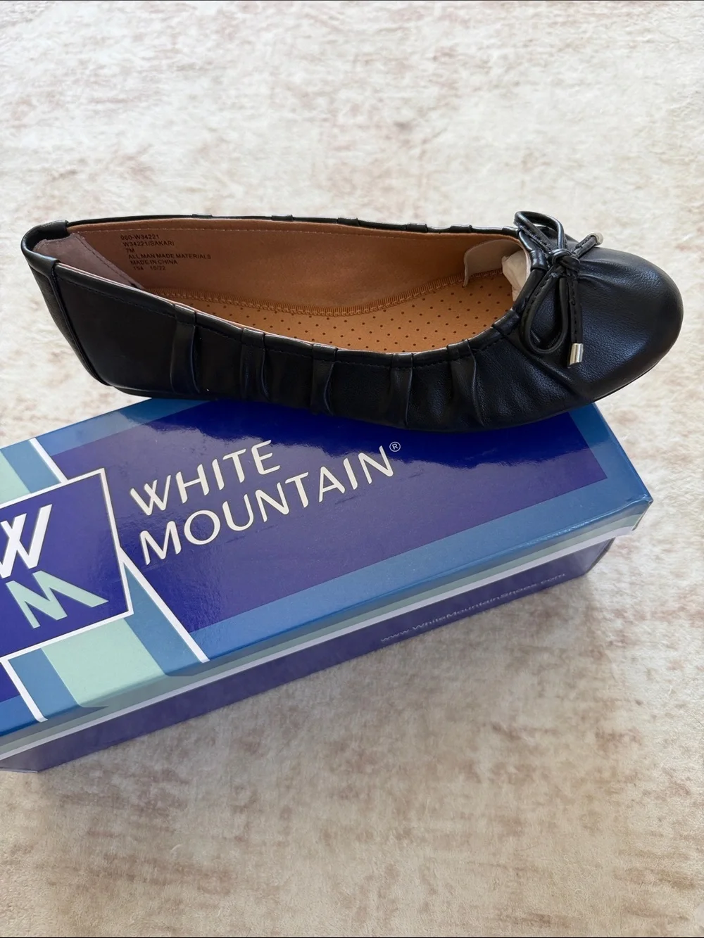White Mountain Sakari Black Leather Ruched Ballet Flat with Bow Accent